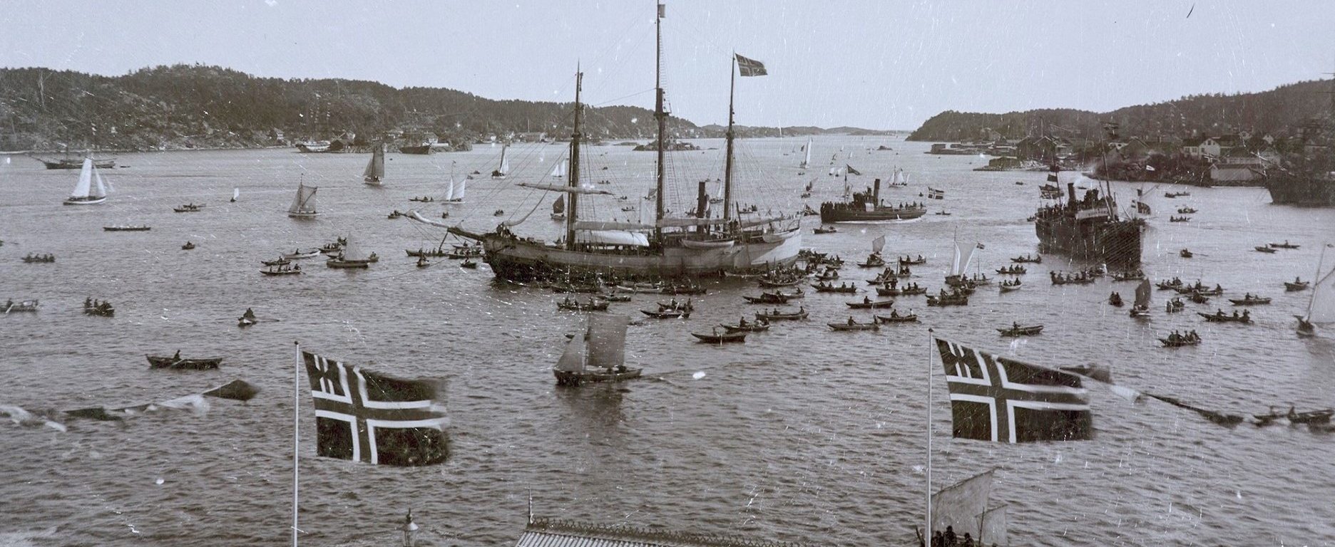 Nansens Nordpolekspedisjon passerer Arendal. Fram utenfor Arendal på sin tur til Nordpolen den 6 septenber 1896.
