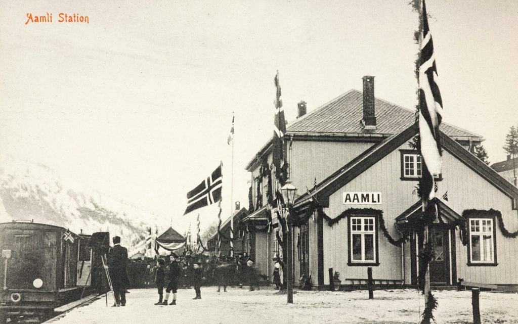 Åpning av Åmli stasjon 17.12.1910. Foto: J. Henrichsen