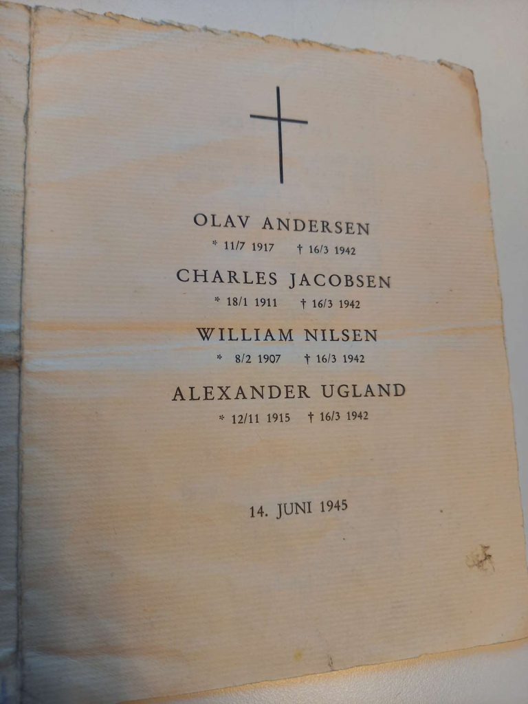 Gravskrift over Alexander Ugland, William Nilsen, Charles Jacobsen og Olav Andersen