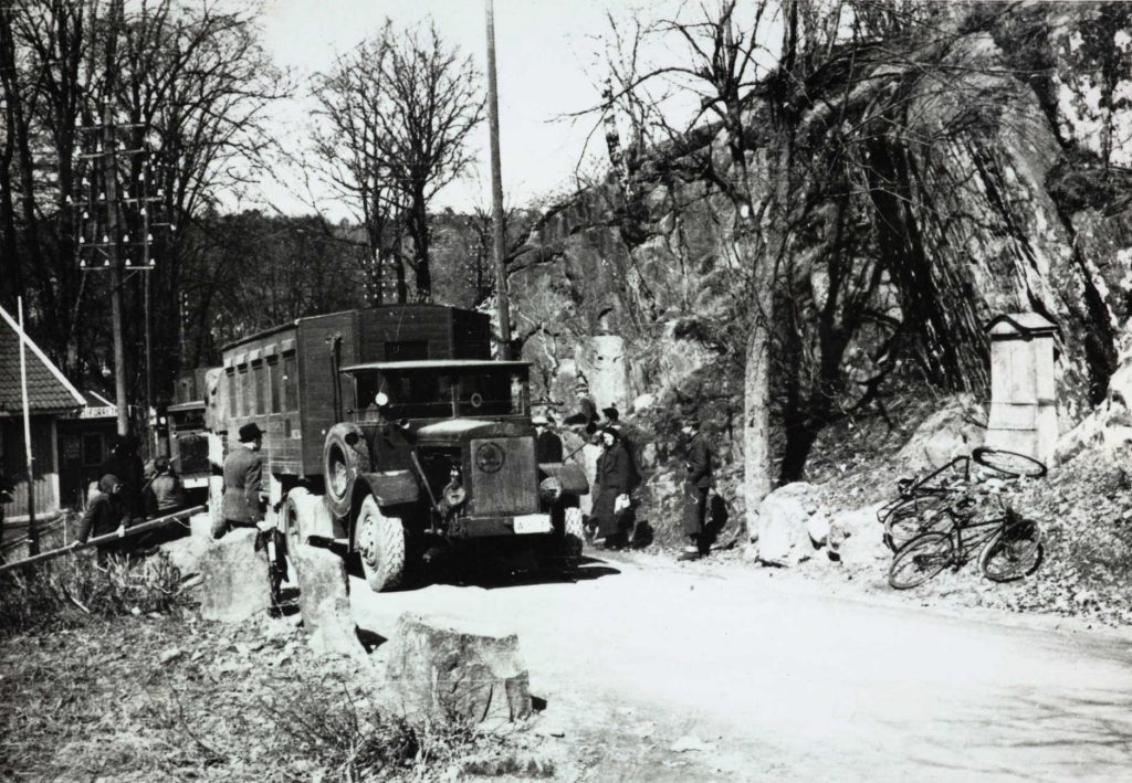 Tyske lastebiler på Parkveien i Arendal april 1940