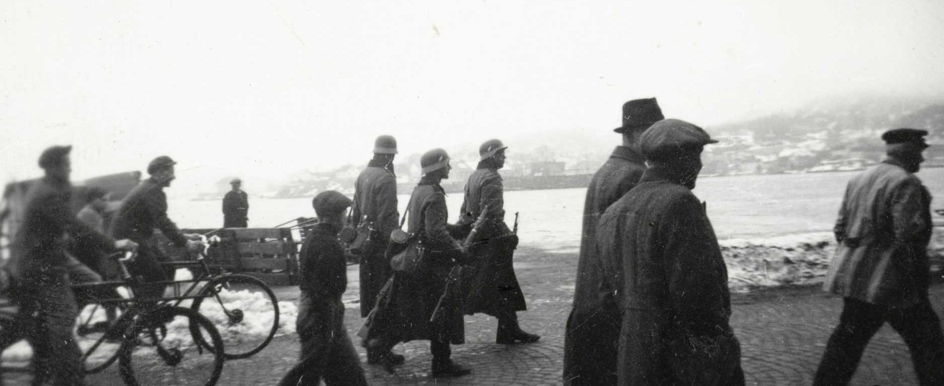 Tyske tropper på Langbrygga 9. april 1940. Foto: Leif Michaelsen