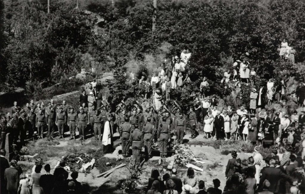 Britisk begravelse på Arendal kirkegård 22.06.1945