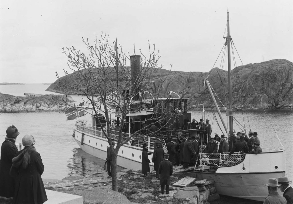 Gravferd med dampbåten Flosta 1926
