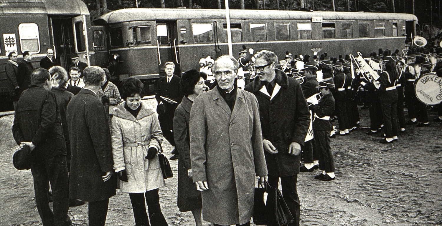 Statsminster Trygve Bratteli ankommer Simonstad 26.10.1971