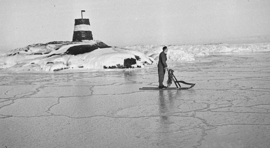 På spark langs sørlandskysten februar 1940. Foto: Leif Ødegaard
