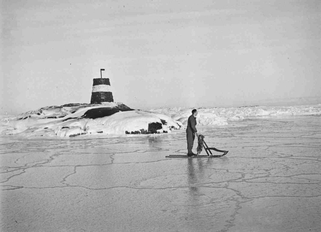 På spark langs sørlandskysten februar 1940. Foto: Leif Ødegaard