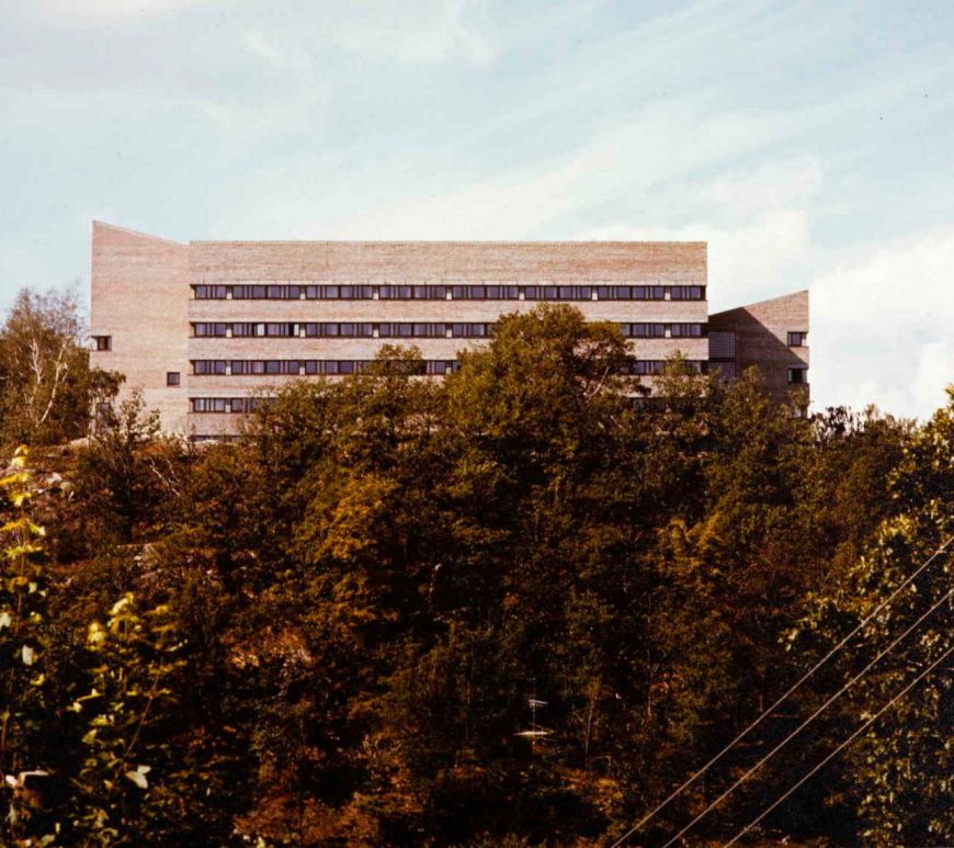 Fylkeshuset på Fløyheia i Arendal 1977