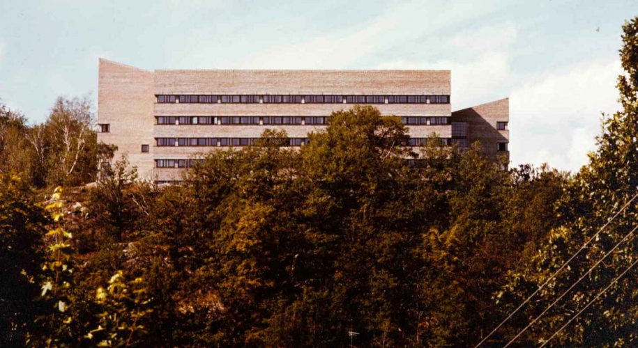 Fylkeshuset på Fløyheia i Arendal 1977