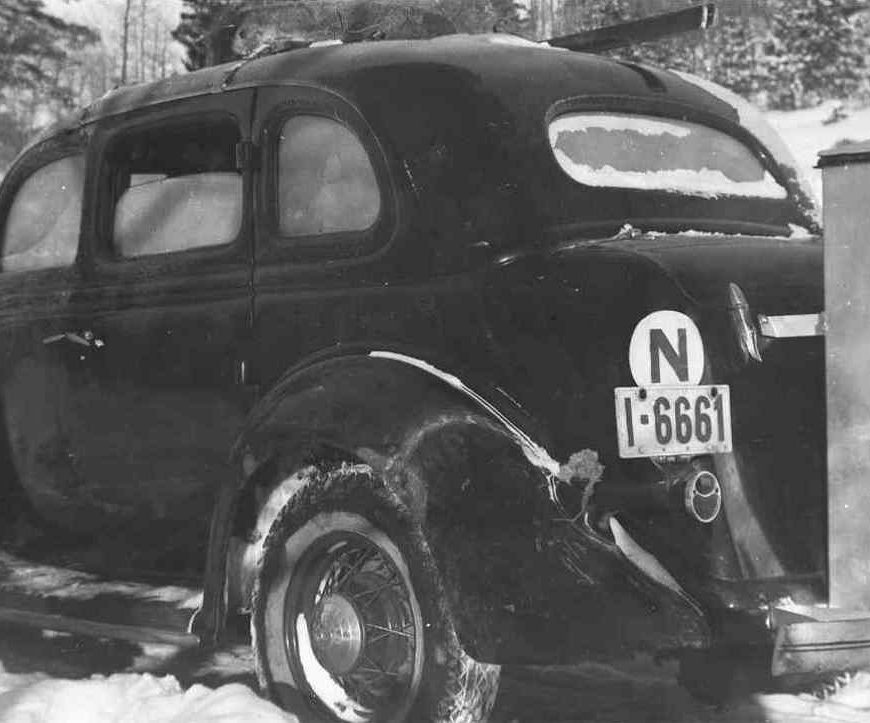 Olav Skaali sin drosje Ford V8, årsmodell 1935 med nummer I-6661