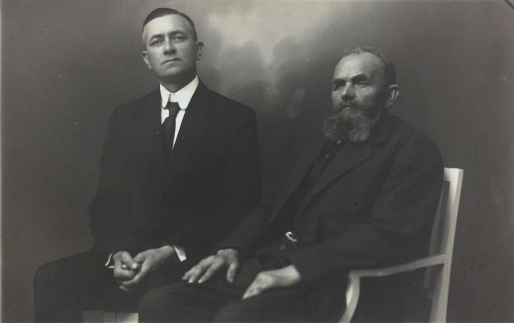 Portrett av Arne og Erik Lindstøl 1929