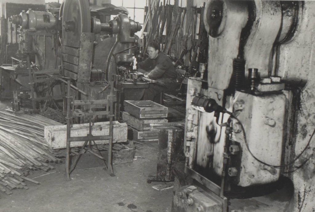 Maskiner i arbeid ved K.K. Lien rundt 1949. Foto: Birger Dannevig