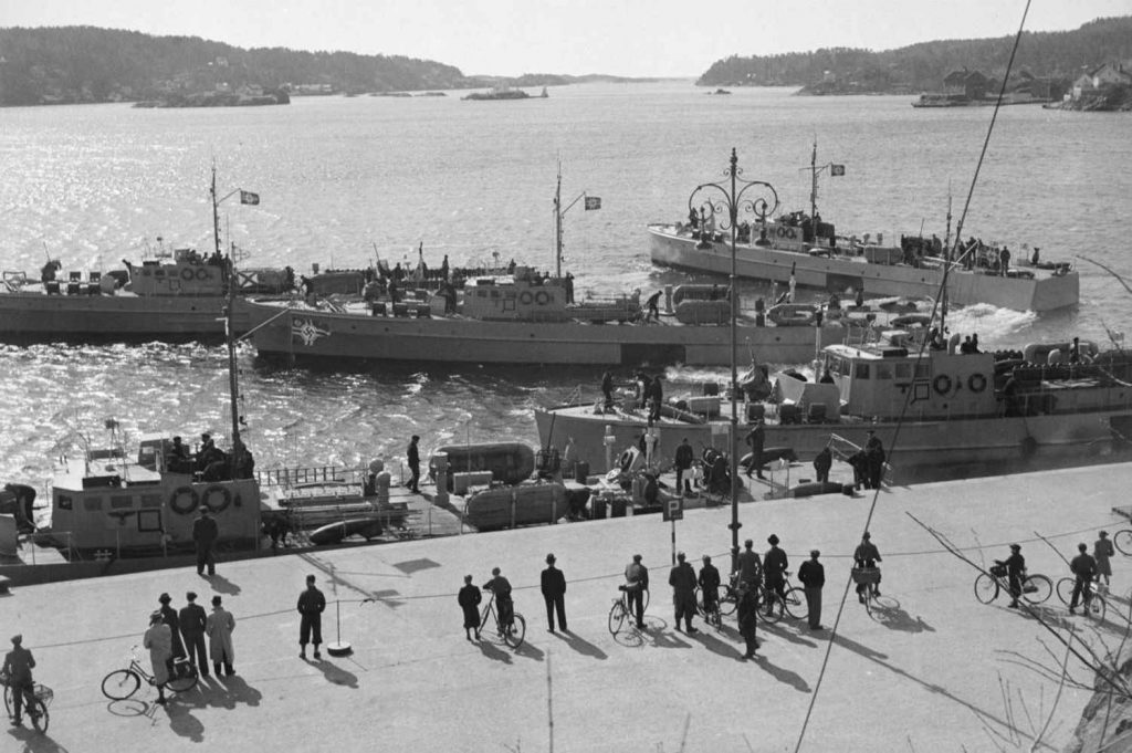 Tyske krigsskip ved Langbrygga i Arendal 1940. Foto: Leif Ødegaard
