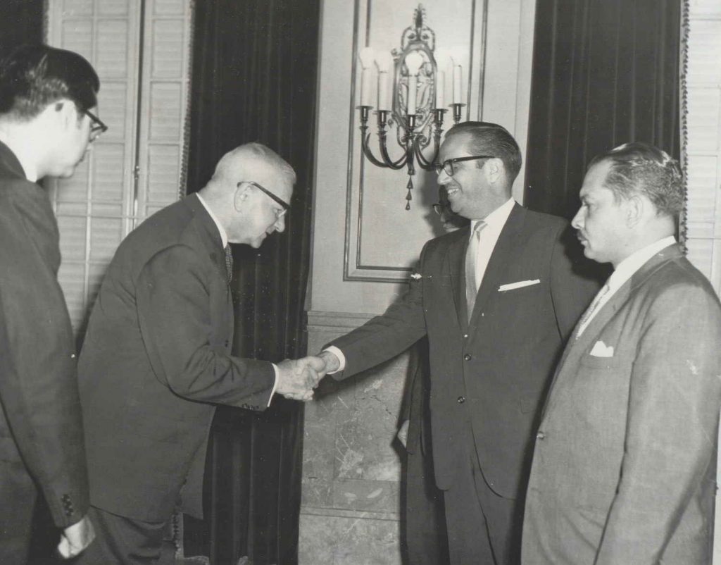 Harald Juell hilser på den cubanske presidenten Osvaldo Dorticos Torrado 06.12.1961