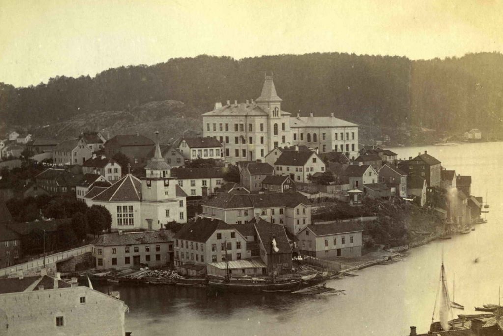 Arendal Gymnas på Tyholmen rundt 1885
