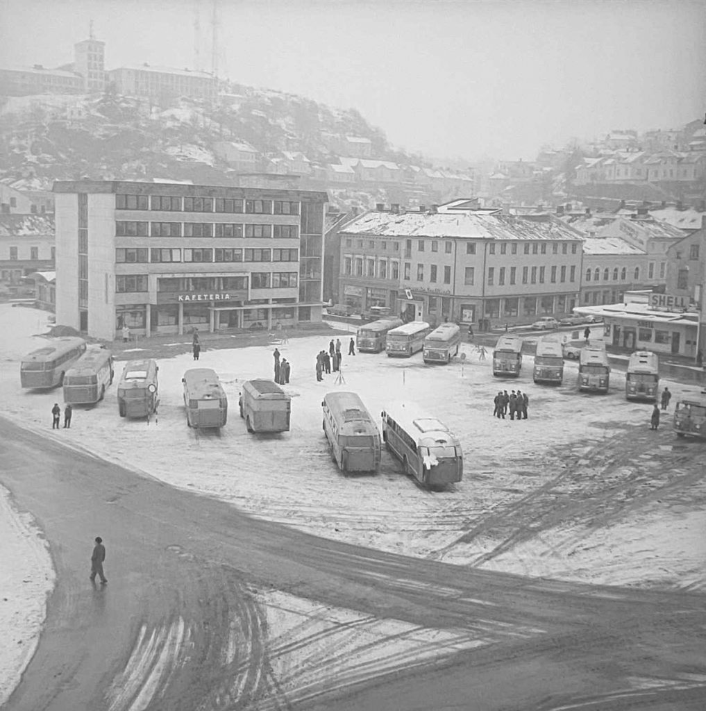 Arendal rutebilstasjon 1962. Foto Vestlandske Tidende