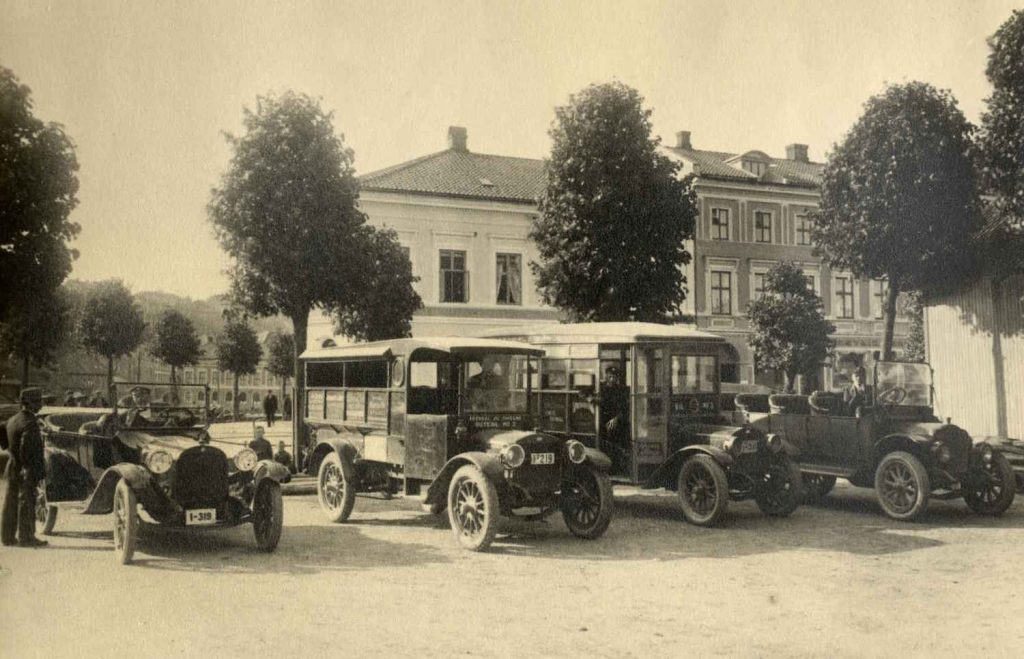 Rutebiler i Arendal rundt 1925