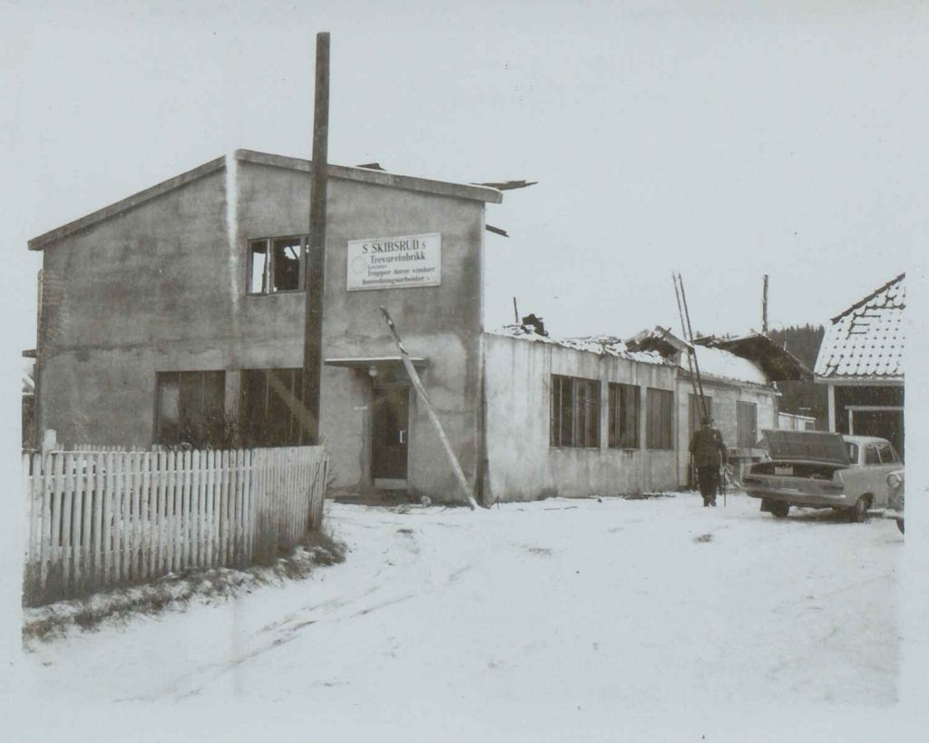 Skibsrud Trevarefabrikk etter brannen i 1964