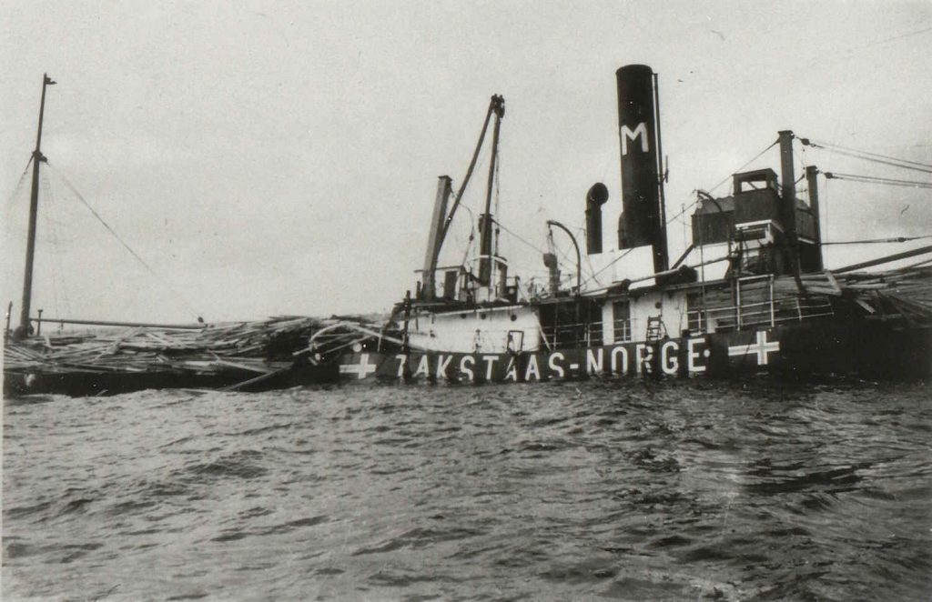 "Takstaas" flyter på lasten etter torpederingen 29. september 1939