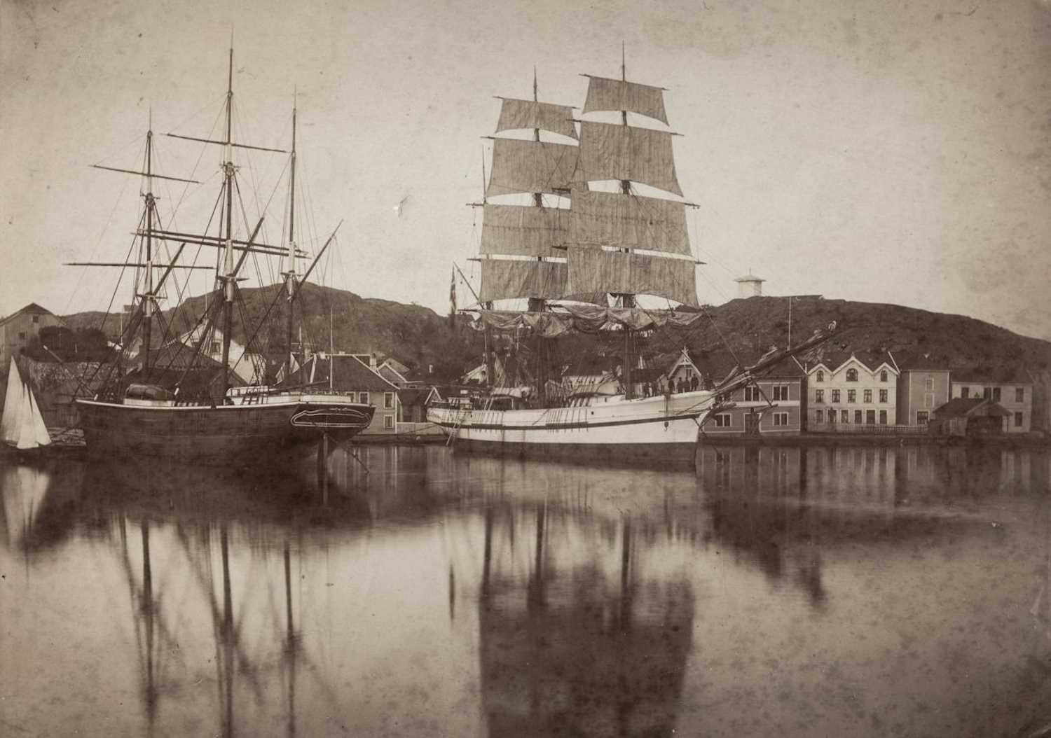 Bark "Nordpolen" og bark "Løvehjerte" liggende i Grimstad havn 1878