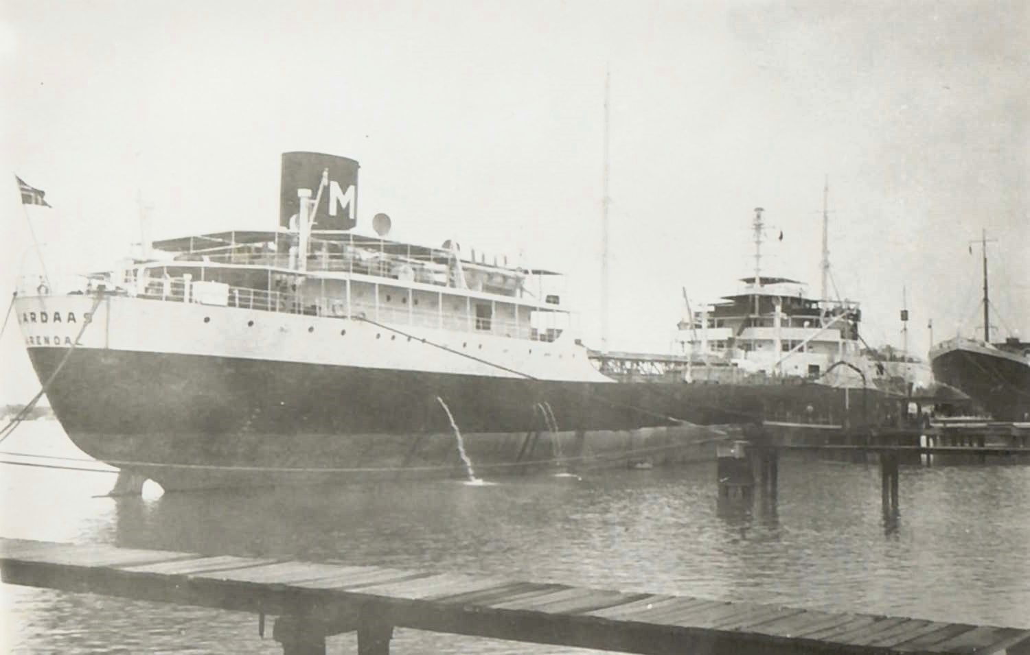 M/T "Vardaas" i havn rundt 1951