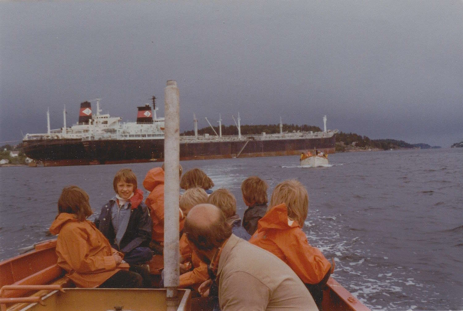 Elever fra Grefsen skole på tur i livbåtene ved Arendal våren 1975