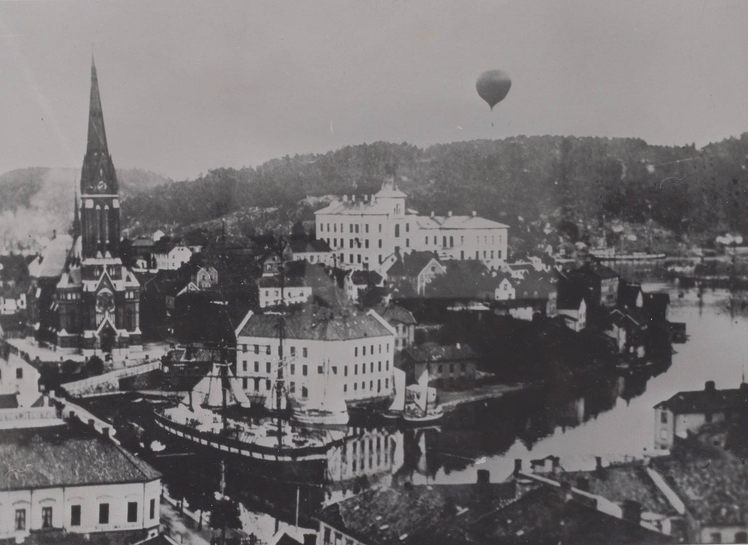 Ballongferd med "Ulrikken" over Tyholmen august 1897