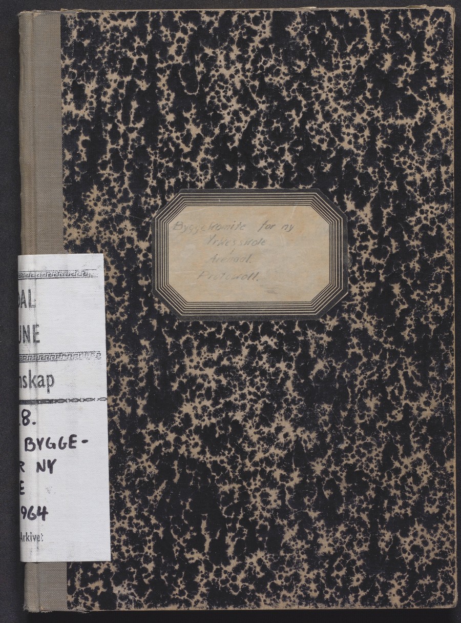 Møtebok til byggekomite for ny yrkesskole i Arendal omslag